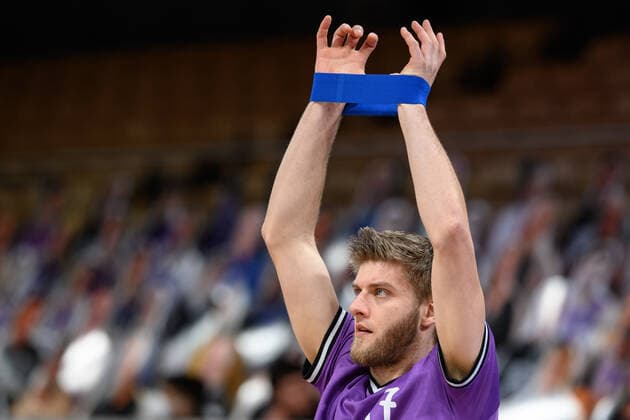 BG Göttingen ratiopharm Ulm 17 01 2021, Basketball Bundesliga easyCredit BBL, season 2020 2021, main round, matchday 13, BG Göttingen ratiopharm Ulm Göttingens Mathis Mönninghoff warming up Göttingen Lower Saxony Germany
