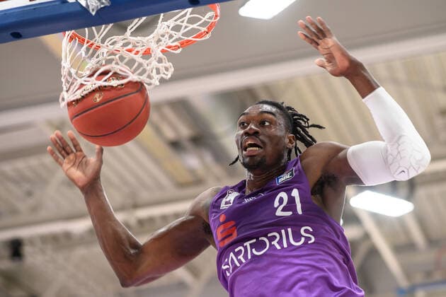 BG Göttingen ratiopharm Ulm 17 01 2021, Basketball Bundesliga easyCredit BBL, 2020 2021 season, main round, matchday 13, BG Göttingen ratiopharm Ulm Göttingens Tai Odiase dunking Göttingen Lower Saxony Germany