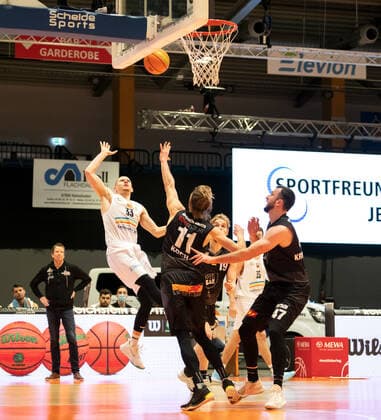 BARMER 2 Basketball Bundesliga ProA Season 2020 2021 Matchday 16 on 17 1 2021 Science City Jena vs VfL Kirchheim Knights left Jan Heber Jena throwing Sparkassen Arena Jena