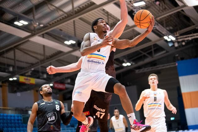 BARMER 2 Basketball Bundesliga ProA Season 2020 2021 Matchday 16 on 17 1 2021 Science City Jena vs VfL Kirchheim Knights Frederick Zamal Nixon Jena at the basket Sparkassen Arena Jena