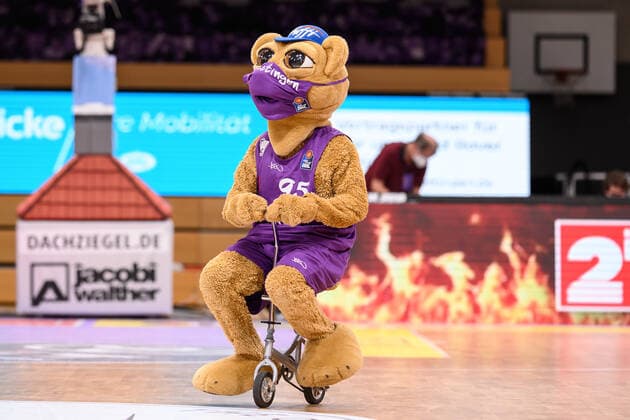 BG Göttingen ratiopharm Ulm 17 01 2021, Basketball Bundesliga easyCredit BBL, season 2020 2021, main round, 13 matchday, BG Göttingen ratiopharm Ulm mascot Zuffi Göttingen Lower Saxony Germany