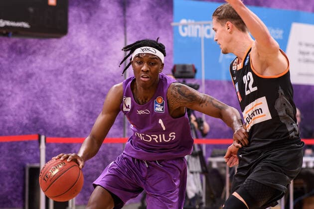 BG Göttingen ratiopharm Ulm 17 01 2021, Basketball Bundesliga easyCredit BBL, 2020 2021 season, Hauptrunde, 13 Spieltag, BG Göttingen ratiopharm Ulm Göttingens Deishuan Booker l plays against Ulms Thomas Klepeisz Göttingen Lower Saxony Germany.