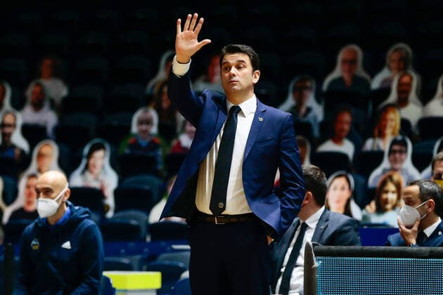 17 01 2021, xtgx, basketball, easyCredit BBL, Basketball Loewen Braunschweig ALBA Berlin emspor, v l Israel Gonzalez Berlin, coach gestures, gives instructions Braunschweig