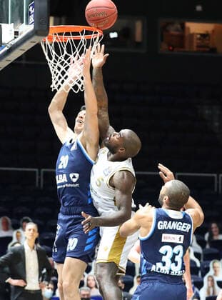Löwen Braunschweig vs Berlin, BBL Braunschweig, 17 01 2021, BASKETBALL easyCredit BBL Basketball Bundesliga, Löwen Braunschweig vs Alba Berlin, Season 2020 21 Simone Fontecchio Alba Berlin , Bryon Allen Löwen Braunschweig , Jayson Granger Alba Berlin Braunschweig
