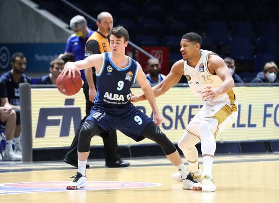 Löwen Braunschweig vs Berlin, BBL Braunschweig, 17 01 2021, BASKETBALL easyCredit BBL Basketball Bundesliga, Löwen Braunschweig vs Alba Berlin, season 2020 21 Jonas Mattisseck Alba Berlin , Karim Jallow Löwen Braunschweig Braunschweig