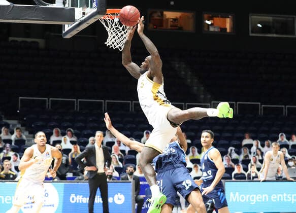 Löwen Braunschweig vs Berlin, BBL Braunschweig, 17 01 2021, BASKETBALL easyCredit BBL Basketball Bundesliga, Löwen Braunschweig vs Alba Berlin, season 2020 21 Bryon Allen Löwen Braunschweig , Louis Olinde Alba Berlin Braunschweig