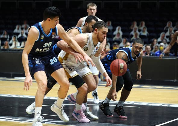 Löwen Braunschweig vs Berlin, BBL Braunschweig, 17 01 2021, BASKETBALL easyCredit BBL Basketball Bundesliga, Löwen Braunschweig vs Alba Berlin, Season 2020 21 Simone Fontecchio Alba Berlin , Gavin Schilling Löwen Braunschweig , Peyton Siva Alba Berlin Braunschweig