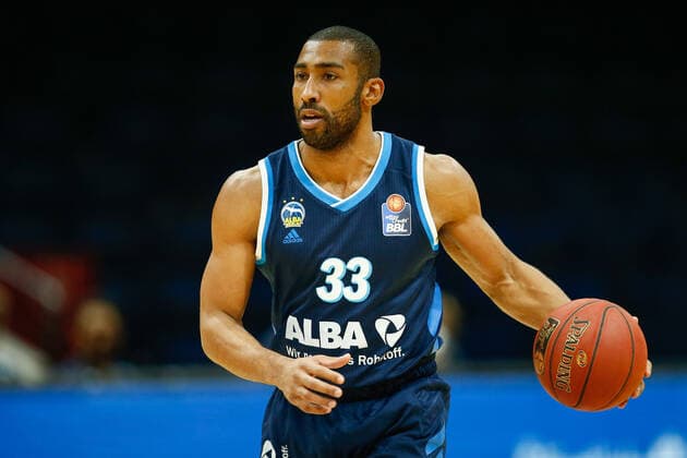 17 01 2021, xtgx, basketball, easyCredit BBL, basketball loewen Braunschweig ALBA Berlin emspor, v l Jayson Granger Berlin, 33 on the ball Braunschweig