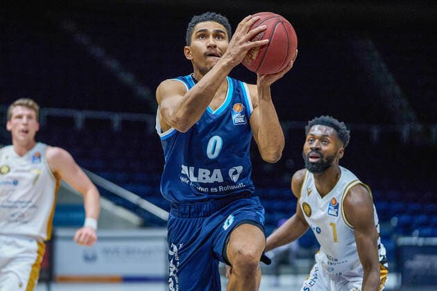 Maodo Lo No 0 Alba Berlin in the jump Basketball Loewen Braunschweig Alba Berlin Basketball Loewen Braunschweig Alba Berlin, basketball, BBL, season 2020 2021, 17 01 2021 Braunschweig. Copyright: xEibner-Pressefotox EP_DRT