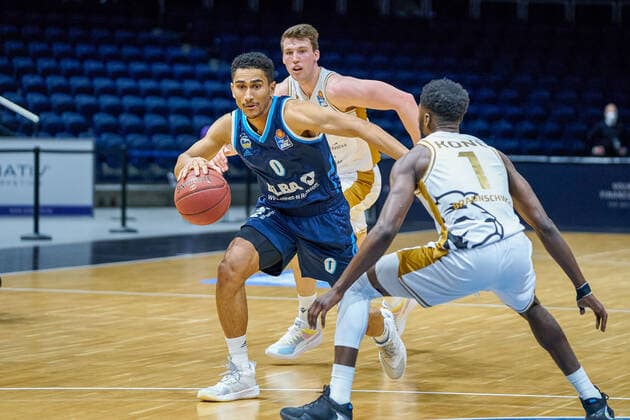 Maodo Lo Nr 0 Alba Berlin vs Bazoumana Kone Nr 1 Basketball Loewen Braunschweig Basketball Loewen Braunschweig Alba Berlin Basketball Loewen Braunschweig Alba Berlin, Basketball, BBL, season 2020 2021, 17 01 2021 Braunschweig. Copyright: xEibner-Pressefotox EP_DRT