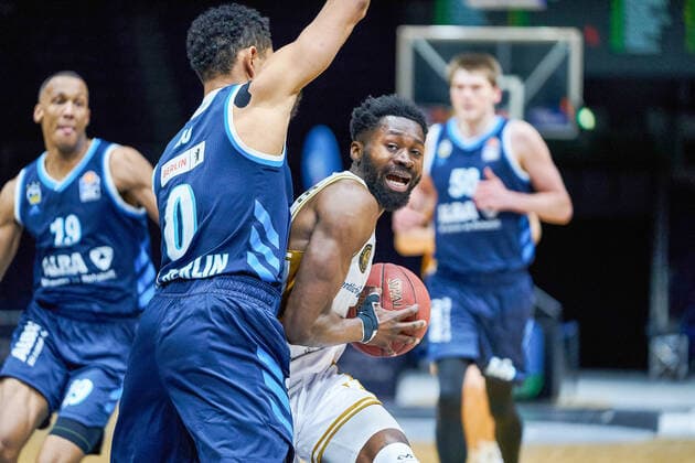 Bazoumana Kone Nr 1 Basketball Loewen Braunschweig vs Maodo Lo Nr 0 Alba Berlin Basketball Loewen Braunschweig Alba Berlin Basketball Loewen Braunschweig Alba Berlin, Basketball, BBL, season 2020 2021, 17 01 2021 Braunschweig. Copyright: xEibner-Pressefotox EP_DRT