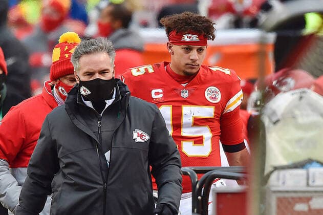 January 17, 2021, Kansas City, MO: Kansas City Chiefs quarterback Patrick Mahomes heads for the locker room to be examined after taking a hit to the head in the fourth quarter against the Cleveland Browns Sunday, January 17, 2021, at Arrowhead Stadium in Kansas City, Missouri. Mahomes did not return to the game. Kansas City - ZUMAm67_ 20210117_zaf_m67_022 Copyright: xJillxToyoshibax