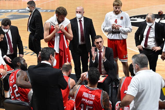 Georgios Bartzokas (entraineur olympiakos) et ses joueurs BASKETBALL : LDLC ASVEL vs Olympiakos Le Piree - Euroleague - 19 01 2021 FredericChambert Panoramic 