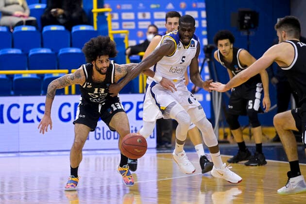 Lahaou KONATE (Metropolitans 92) vs PERKINS JOSHUA (Partizan Belgrade) BASKETBALL : Metropolitans 92 vs Partizan de Belgrade - EuroCup Top 16 - 19 01 2021 JBAutissier Panoramic 