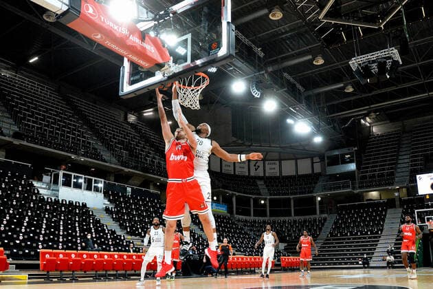 Guerschon Yabusele (asvel) vs Sasha Vezenkov (olympiakos) BASKETBALL : LDLC ASVEL vs Olympiakos Le Piree - Euroleague - 19 01 2021 FredericChambert Panoramic 