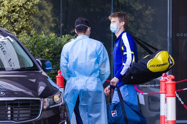 January 20, 2021: Players for the 2021 Australian Open are seen leaving the Pullman Hotel for a supervised practise session. About 1200 tennis players and officials arrived in Melbourne via 15 chartered airplanes and have to undergo a 14 day quarantine period before being allowed to compete. The Pullman Hotel is one of three hotels being used for the quarantine of the players. Cal Media Melbourne Australia - ZUMAc04_ 20210120_zaf_c04_005 Copyright: xSydneyxLowx