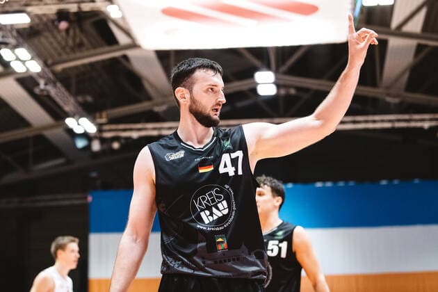 BARMER 2 Basketball Bundesliga ProA Saison 2020 2021 Spieltag 16 am 17 1 2021 Science City Jena vs VfL Kirchheim Knights Andreas Kronhardt Kirchheim , portrait with raised index finger Sparkassen Arena Jena