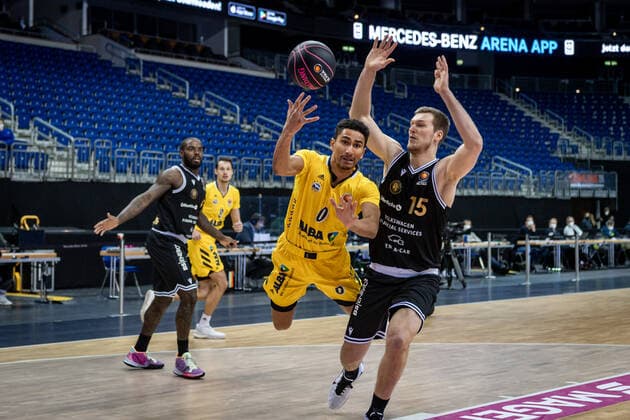Basketball Berlin 20 01 2021 Season 2020 2021 MAGENTA SPORT BBL Cup Preliminary Round Alba Berlin vs Basketball Löwen Braunschweig Maodo Lo Alba Berlin, No 00 Martin Peterka Braunschweig, No 15