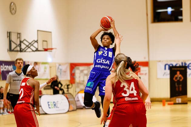 Hannover, Germany 20 January 2021 1 BBL Women 2020 2021 TK Hannover vs Gisa Lions SV Halle v li Stephanie Gardner Hannover , Deeshyra Thomas Halle , Hannah Brown Hannover Sporthalle Birkenstraße Lower Saxony. Copyright: xFotostandx xxMattheyx