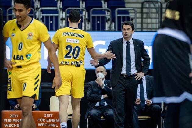 Basketball Berlin 20 01 2021 Season 2020 2021 MAGENTA SPORT BBL Cup Preliminary Round Alba Berlin vs Basketball Löwen Braunschweig Israel Gonzalez Alba Berlin, assistant coach as head coach Aito Garcia Reneses Alba Berlin, coach hi after his Corona illness still in the role of assistant coach Simone Fontecchio Alba Berlin, No 20