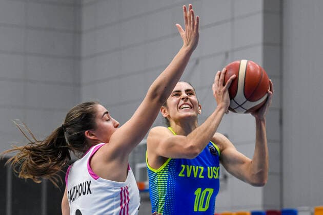 Marine Fauthoux of Lyon, left, and Maria Conde of USK in action during the women s Basketball European League B group 5th round match USK Praha vs Lyon in Prague, Czech Republic, January 21, 2021. (CTKxPhoto VitxSimanek) CTKPhotoP202101210958701  VIS 003