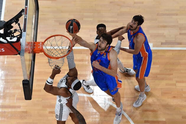 Guerschon Yabusele (asvel) vs Mike Tobey (valence) BASKETBALL : LDLC ASVEL vs Valence - Euroleague - 21 01 2021 FredericChambert Panoramic 