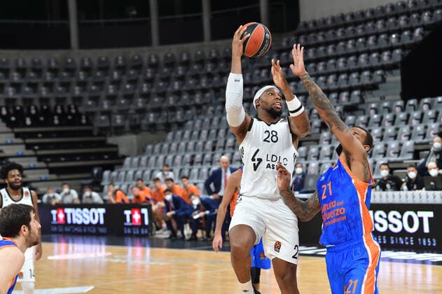 Guerschon Yabusele (asvel) vs Derrick Williams (valence) BASKETBALL : LDLC ASVEL vs Valence - Euroleague - 21 01 2021 FredericChambert Panoramic 