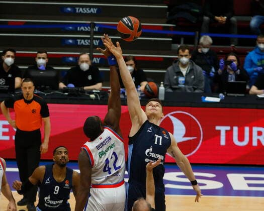 Of The Russian Federation. Saint-Petersburg. Sibur-arena. Basketball. The Regular Season. Euroleague 2020 2021, BC Zenit - BC Anadolu Efes. Player of the basketball club Zenit Arturas Gudaitis, Bryant Dunston. MaksimxKonstantinov