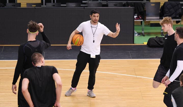 Basketball 2 Bundesliga 2020 2021 Tigers Tuebingen 22 01 2021 Training of the Tigers Tuebingen in the Volksbank Arena in Rottenburg Coach Daniel Jansson Middle