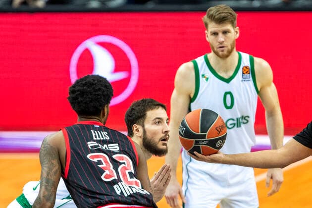 Basketball, EuroLeague, Zalgiris Kaunas - Olympiakos Piräus 2021-01-22 Kaunas Lithuania. Basketball team Zalgiris Kaunas plays vs Olympiacos Piraeus from Greece Euroleague game at Zalgiris arena in Kaunas on Friday 22 of January 2021. FFREY LAUVERGNE, THOMAS WALKUP, OCTAVIUS ELLIS. Kaunas Lithuania  Copyright: xKarolisxKavolelisx euroleague basketball