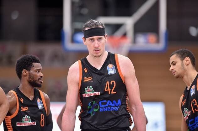 disappointed, frustrated, emotion, Josh Young Rasta Vechta , Dennis Clifford and Jean Salumu L R , Basketball, Bundesliga, BBL, BG Goettingen SC Rasta Vechta, 22 01 2021, BG Goettingen SC Rasta Vechta, Basketball, Bundesliga, GER, BBL, 22 01 2021 Goettingen Copyright: xSippel xEibner-Pressefotox EP_rsl