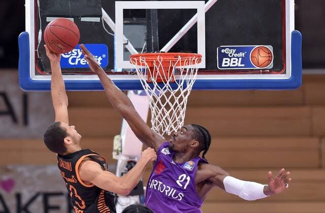 Jean Salumu Rasta Vechta , Tai Odiase BG Goettingen R , Basketball, Bundesliga, BBL, BG Goettingen SC Rasta Vechta, 22 01 2021, BG Goettingen SC Rasta Vechta, Basketball, Bundesliga, GER, BBL, 22 01 2021 Goettingen Copyright: xSippel xEibner-Pressefotox EP_rsl