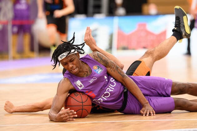 BG Göttingen Rasta Vechta 22 01 2021, Basketball Bundesliga easyCredit BBL, season 2020 2021, main round, 14 matchday, BG Göttingen Rasta Vechta Vechtas Jean Salumu l plays against Göttingens Deishuan Booker Göttingen Lower Saxony Germany