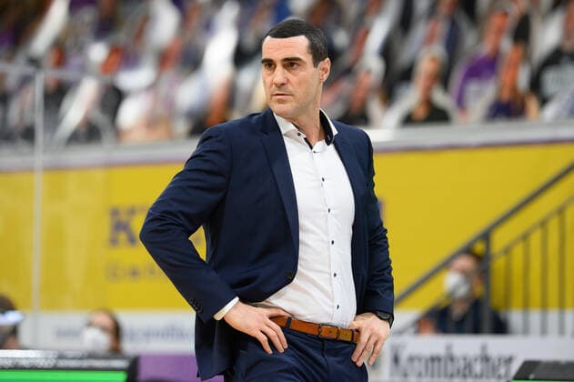 BG Göttingen Rasta Vechta 22 01 2021, Basketball Bundesliga easyCredit BBL, 2020 2021 season, main round, 14 matchday, BG Göttingen Rasta Vechta Göttingen coach Roel Moors Göttingen Lower Saxony Germany.