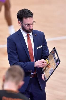Thomas Paech coach, head coach Rasta Vechta with board , Basketball, Bundesliga, BBL, BG Goettingen SC Rasta Vechta, 22 01 2021, BG Goettingen SC Rasta Vechta, Basketball, Bundesliga, GER, BBL, 22 01 2021 Goettingen Copyright: xSippel xEibner-Pressefotox EP_rsl