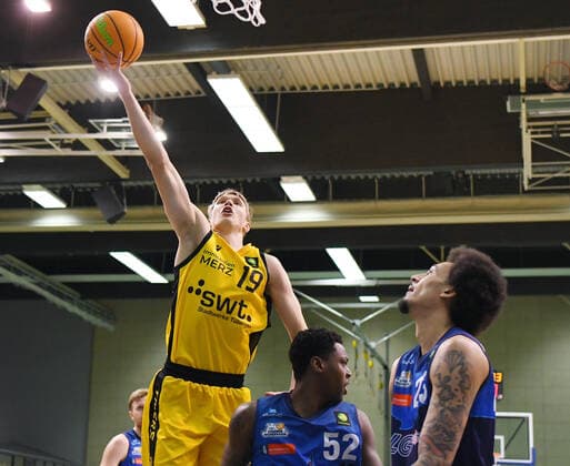 Basketball 2 Bundesliga 2020 2021 17 matchday in Rottenburg at Volksbank Arena 23 01 2021 Tigers Tuebingen Eisbaeren Bremerhaven Elias Valtonen li, Tigers vs Armani Moore centre, Eisbaeren Bremerhaven and John Morgan Bohannon r, Eisbaeren Bremerhaven