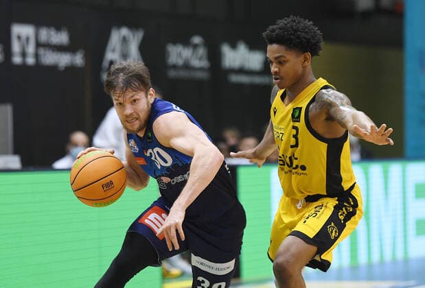 Basketball 2 Bundesliga 2020 2021 17 matchday in Rottenburg at Volksbank Arena 23 01 2021 Tigers Tuebingen Eisbaeren Bremerhaven Leon Christopher Friederici li, Eisbaeren Bremerhaven vs Josh Sharkeyr r, Tigers