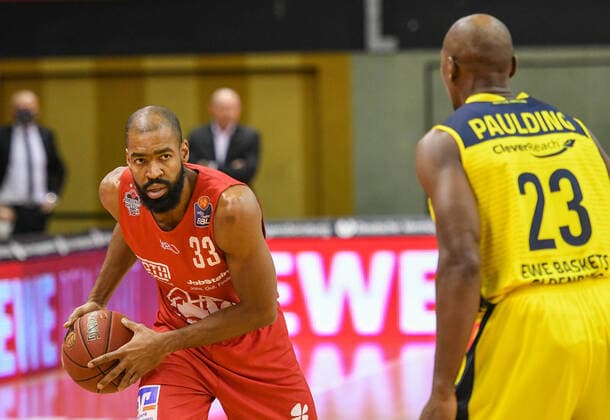 Brandon Thomas, Rickey Paulding 14 Spieltag, Basketball Bundesliga, Basketball season 2020 2021, Germany, easyCredit BBL, Germany, Giessen 46ers, giessen red, men, Jobstairs GIESSEN 46ers EWE Baskets Oldenburg, Oldenburg yellow