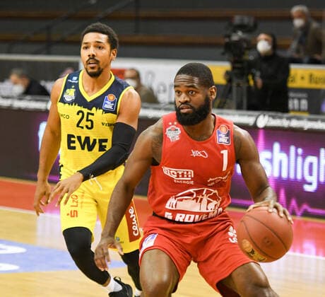 Phil Pressey, Jonathan Stark 14 Spieltag, Basketball Bundesliga, Basketball season 2020 2021, Germany, easyCredit BBL, Germany, Giessen 46ers, giessen red, men, Jobstairs GIESSEN 46ers EWE Baskets Oldenburg, Oldenburg yellow