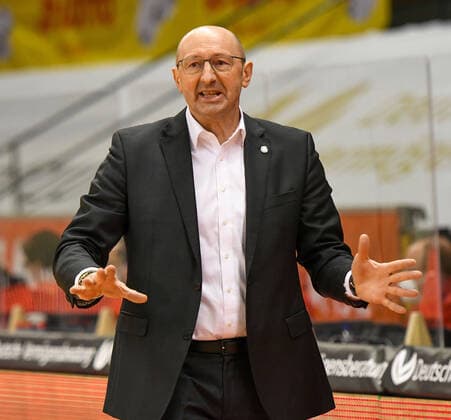 Mladen Drijencic, Coach Oldenburg 14 Spieltag, Basketball Bundesliga, Basketball season 2020 2021, Germany, easyCredit BBL, Germany, Giessen 46ers, giessen red, men, Jobstairs GIESSEN 46ers EWE Baskets Oldenburg, Oldenburg yellow