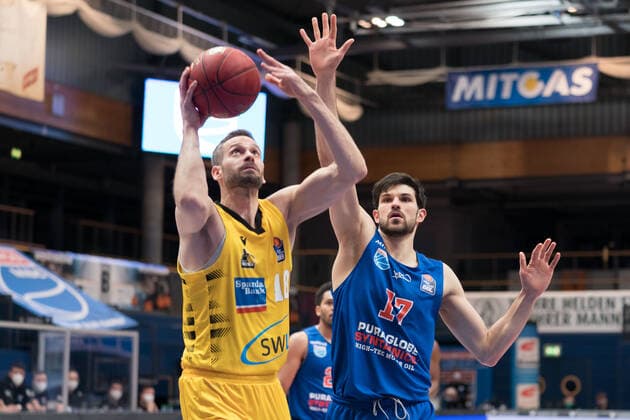 Syntainics MBC MHP Riesen Ludwigsburg, Basketball, Bundesliga, Men, 14 Matchday, 23 01 2021, v l Jonas Wohlfarth Bottermann Ludwigsburg, 18 , Aleksandar Marelja MBC, 17 Syntainics MBC MHP Riesen Ludwigsburg, Basketball, Bundesliga, Men, 14 Matchday, 23 01 2021, Weissenfels Copyright: xSchulz Eibner-Pressefotox ep_esz