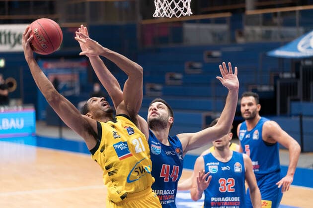 Syntainics MBC MHP Riesen Ludwigsburg, Basketball, Bundesliga, Men, 14 Matchday, 23 01 2021, v l Trmmell Darden Ludwigsburg, 21 , Benedikt Turudic MBC, 44 Syntainics MBC MHP Riesen Ludwigsburg, Basketball, Bundesliga, Men, 14 Matchday, 23 01 2021, Weissenfels Copyright: xSchulz Eibner-Pressefotox ep_esz