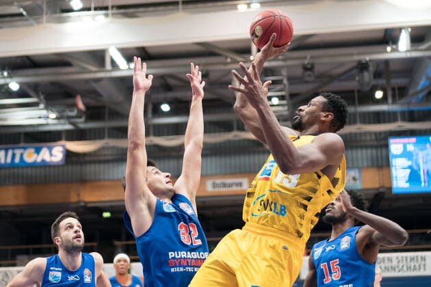 Syntainics MBC MHP Riesen Ludwigsburg, Basketball, Bundesliga, Men, 14 Matchday, 23 01 2021, v l Roko Rogic MBC, 32 , Yorman Polas Bartolo Ludwigsburg, 13 Syntainics MBC MHP Riesen Ludwigsburg, Basketball, Bundesliga, Men, 14 Matchday, 23 01 2021, Weissenfels Copyright: xSchulz Eibner-Pressefotox ep_esz