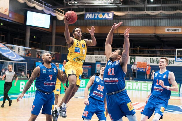Syntainics MBC MHP Riesen Ludwigsburg, Basketball, Bundesliga, Men, 14 Matchday, 23 01 2021, v l Sergio Kerusch MBC, 7 , Barry Brown Jr Ludwigsburg, 5 , Quinton Hooker MBC, 21 Syntainics MBC MHP Riesen Ludwigsburg, Basketball, Bundesliga, Men, 14 Matchday, 23 01 2021, Weissenfels Copyright: xSchulz Eibner-Pressefotox ep_esz