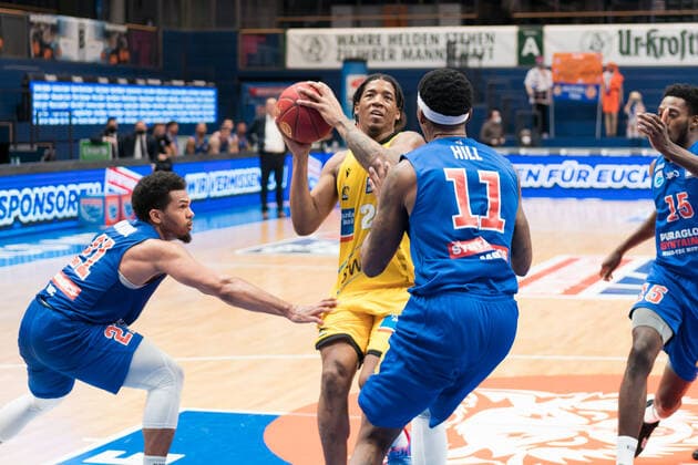 Syntainics MBC MHP Riesen Ludwigsburg, Basketball, Bundesliga, Men, 14 Matchday, 23 01 2021, v l Quinton Hooker MBC, 21 , Desi Rodriguez Ludwigsburg, 20 , Kyndahl Hill MBC, 11 Syntainics MBC MHP Riesen Ludwigsburg, Basketball, Bundesliga, Men, 14 Matchday, 23 01 2021, Weissenfels Copyright: xSchulz Eibner-Pressefotox ep_esz