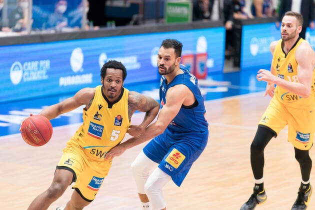 Syntainics MBC MHP Riesen Ludwigsburg, Basketball, Bundesliga, Maenner, 14 Spieltag, 23 01 2021, v l Barry Brown Jr Ludwigsburg, 5 , David Brembly MBC, 5 Syntainics MBC MHP Riesen Ludwigsburg, Basketball, Bundesliga, Maenner, 14 Spieltag, 23 01 2021, Weissenfels Copyright: xSchulz Eibner-Pressefotox ep_esz