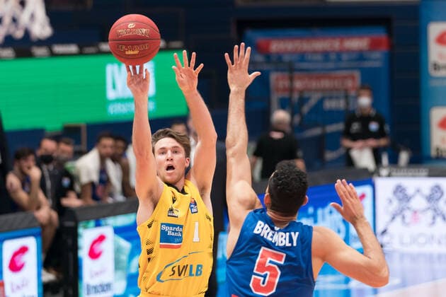 Syntainics MBC MHP Riesen Ludwigsburg, Basketball, Bundesliga, Maenner, 14 Spieltag, 23 01 2021, v l Jordan Hulls Ludwigsburg, 1 , David Brembly MBC, 5 Syntainics MBC MHP Riesen Ludwigsburg, Basketball, Bundesliga, Maenner, 14 Spieltag, 23 01 2021, Weissenfels Copyright: xSchulz Eibner-Pressefotox ep_esz
