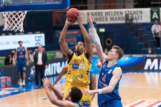 Syntainics MBC MHP Riesen Ludwigsburg, Basketball, Bundesliga, Men, 14 Matchday, 23 01 2021, v l Trmmell Darden Ludwigsburg, 21 , Philipp Hartwich MBC, 12 Syntainics MBC MHP Riesen Ludwigsburg, Basketball, Bundesliga, Men, 14 Matchday, 23 01 2021, Weissenfels Copyright: xSchulz Eibner-Pressefotox ep_esz