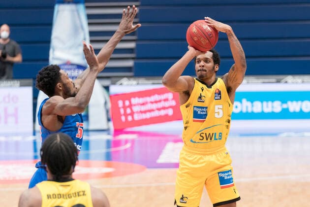 Syntainics MBC MHP Riesen Ludwigsburg, Basketball, Bundesliga, Maenner, 14 Spieltag, 23 01 2021, v l Shavon Coleman MBC, 15 , Barry Brown Jr Ludwigsburg, 5 Syntainics MBC MHP Riesen Ludwigsburg, Basketball, Bundesliga, Maenner, 14 Spieltag, 23 01 2021, Weissenfels Copyright: xSchulz Eibner-Pressefotox ep_esz