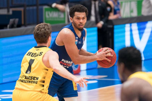 Syntainics MBC MHP Riesen Ludwigsburg, Basketball, Bundesliga, Maenner, 14 Spieltag, 23 01 2021, v l Jordan Hulls Ludwigsburg, 1 , Quinton Hooker MBC, 21 Syntainics MBC MHP Riesen Ludwigsburg, Basketball, Bundesliga, Maenner, 14 Spieltag, 23 01 2021, Weissenfels Copyright: xSchulz Eibner-Pressefotox ep_esz